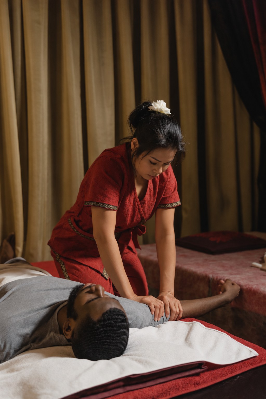 Stimmungsbild: Thai-Massage im Studio